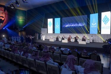 دشن ملتقى الشباب العاشر بافتتاح المعارض المصاحبة..نيابة عن أمير القصيم.. الأمير فهد بن تركي يتوج الفائزين بجائزة الشاب العصامي
