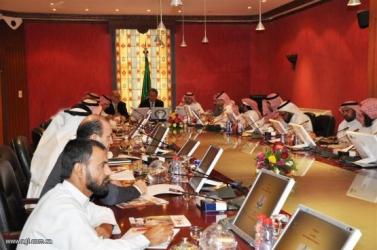 في لقائهم بنائب السفير الهولندي و المستشار الاقتصادي..* رجال الأعمال  بغرفة القصيم يبحثون فرص الاستثمار الزراعي والتعاون المشترك
