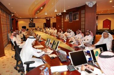  أكدت على أهمية الالتزام بأخلاقيات العمل  و القيم المجتمعية.. جلسة حوارية بين جيلين لنقل التجارب و تبادل الخبرات في غرفة القصيم..