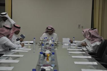 إجتماع فريق من اللجنة الصناعية