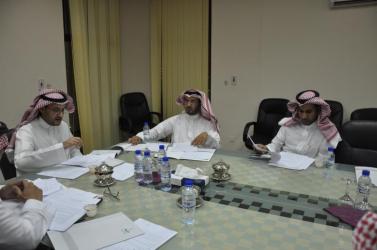 إجتماع فريق من اللجنة الصناعية