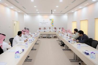 في لقاءهم مسؤولي مكتب العمل و( هدف) بغرفة القصيم..ملاك المدارس الاهلية بالقصيم يطالبون باستمرار برنامج دعم  رواتب المهن التعليمية..