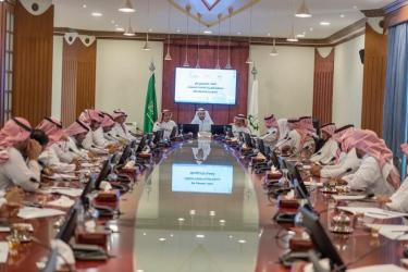 بحث سبل دعم الأفكار الريادية ومبادرات تطويرها:غرفة القصيم تعقد لقاءً مفتوحا لمحافظ هيئة (منشآت )برجال أعمال المنطقة