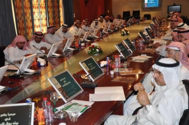 نظمته الغرفة التجارية بالقصيم...فريق عمل الهيئة العامة للإسكان يجتمع بالمقاولين وتجار العقار في المنطقة 