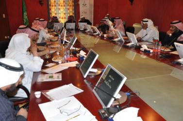 الأمانة العامة لغرفة القصيم تبحث تفعيل مهام اللجان ورفع مستوى خدمات المنتسبين