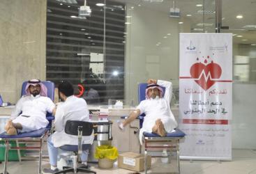  في مقر غرفة القصيم : لجنة اصدقاء المرضى ببريدة  تطلق حملة  ( نفديكم بدمائنا )  للتبرع بالدم.
