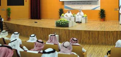   وزير العمل لدى لقاءه رجال الاعمال بالمنطقة: القصيم واعدة بالفرص و نسعى لتنفيذ برنامج توطين طموح يربط الجانبين الكمي و النوعي.