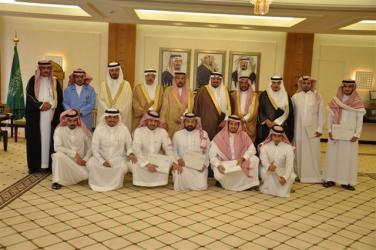 كرم  فريق عمل  ملتقى الشباب الرابع ببريدة..سمو نائب أمير القصيم يشيد بالجهود المتفانية والأداء المتميز لغرفة المنطقة.