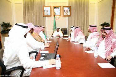 سمو الامير الدكتور فيصل بن مشعل مستقبلاً رئيس وأعضاء لجنة شباب الأعمال